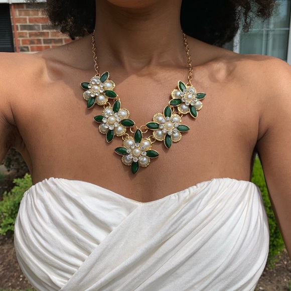 Green and Pearl Flower Necklace - Picture 3 of 8